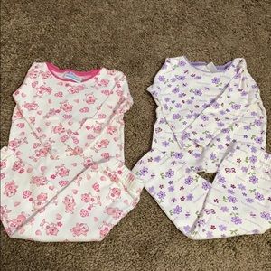 2 matching set pajamas